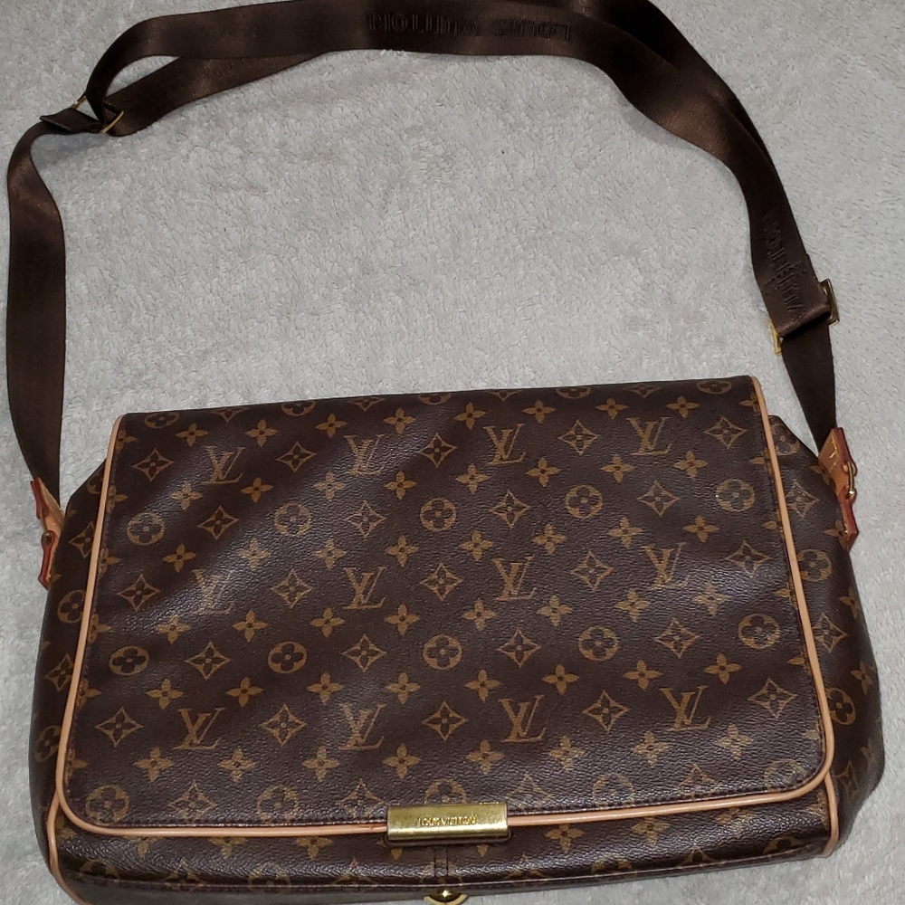 Authentic Luis Vuitton Saumur